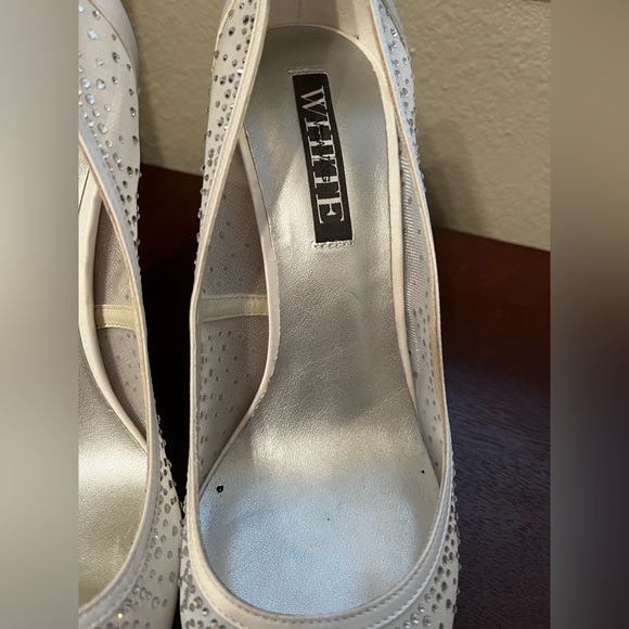White By Vera Wang Jeweled Wedding Heels Size 10 - Picture 3 of 9